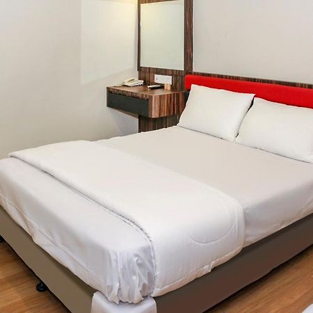 โอโย 90027 แฮปปี้ โฮเต็ล Hotel ยะโฮร์บาห์รู ภายนอก รูปภาพ