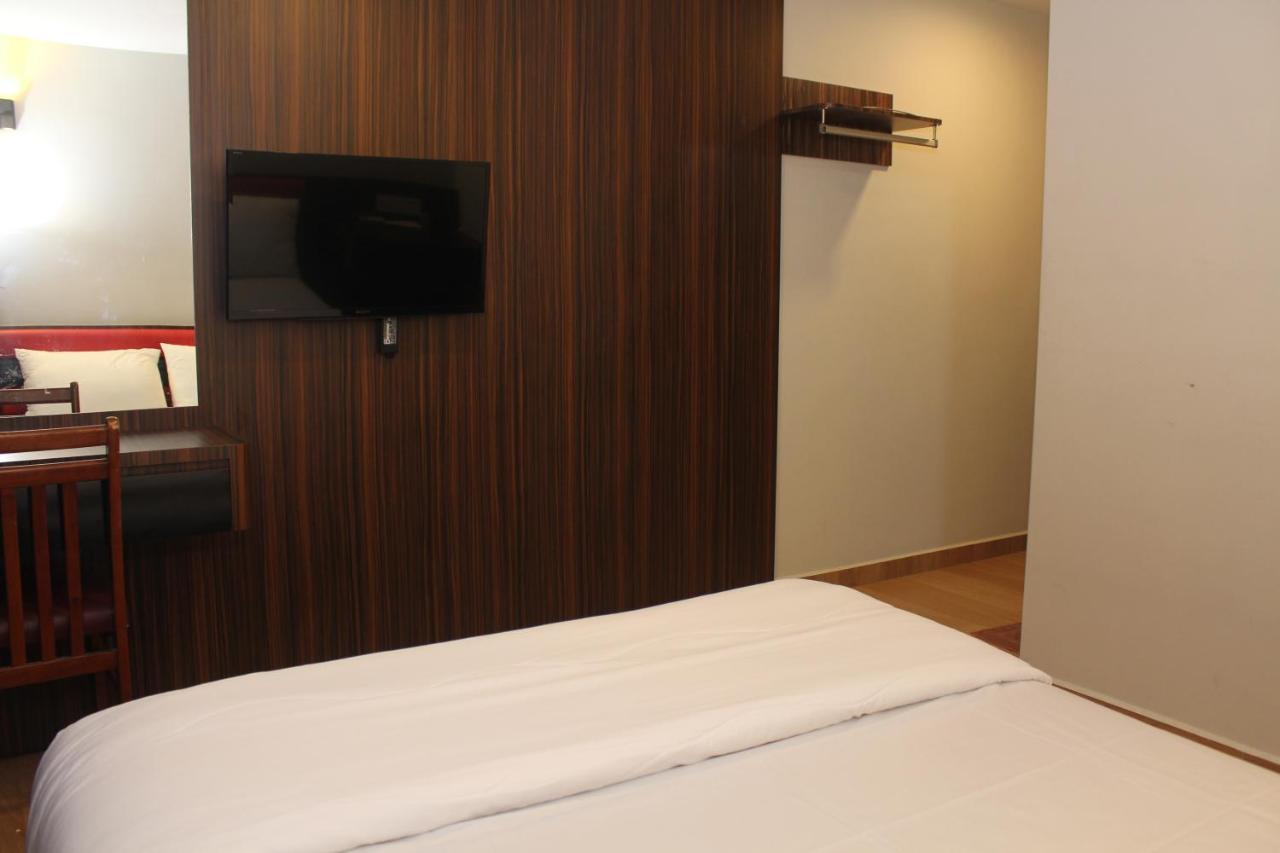 โอโย 90027 แฮปปี้ โฮเต็ล Hotel ยะโฮร์บาห์รู ภายนอก รูปภาพ