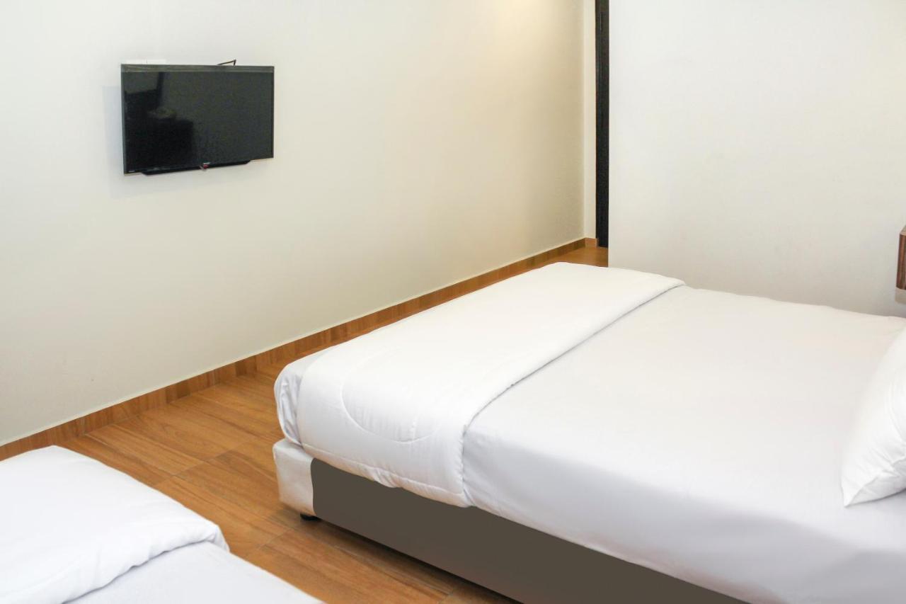 โอโย 90027 แฮปปี้ โฮเต็ล Hotel ยะโฮร์บาห์รู ภายนอก รูปภาพ