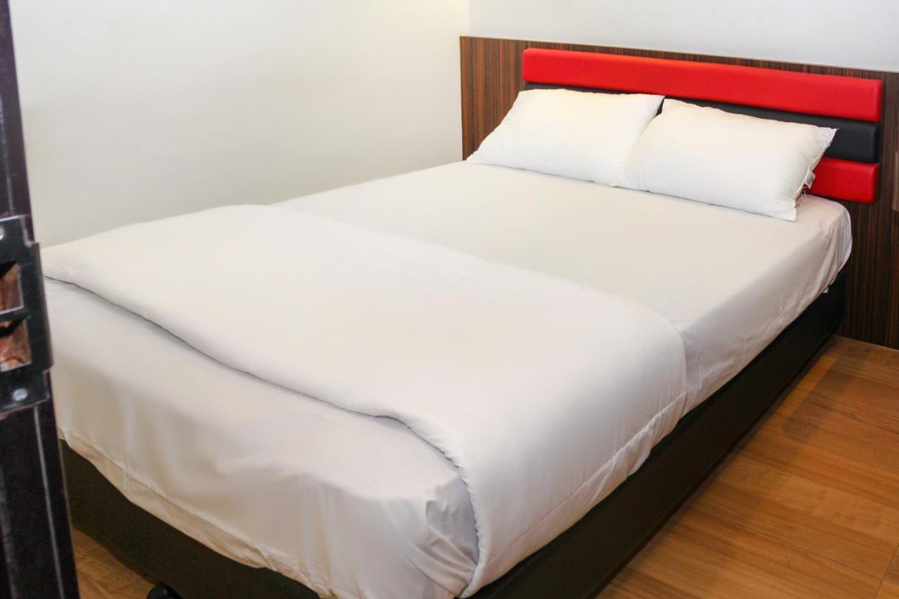 โอโย 90027 แฮปปี้ โฮเต็ล Hotel ยะโฮร์บาห์รู ภายนอก รูปภาพ